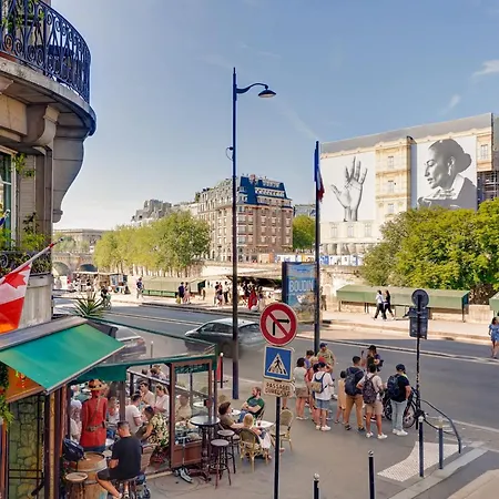 Refuge A Saint-germain Avec Vue Sur La Seine